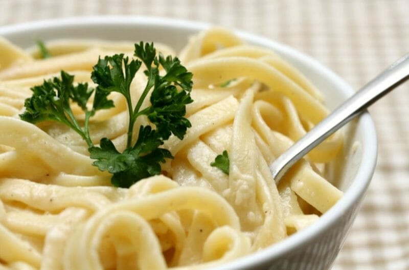 10 Perfect Sides To Serve With Fettuccine Alfredo