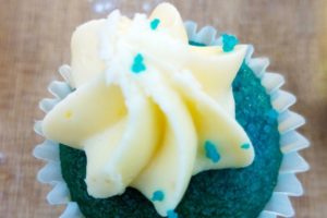 15 Amazing Blue Velvet Cake Pop Recipes