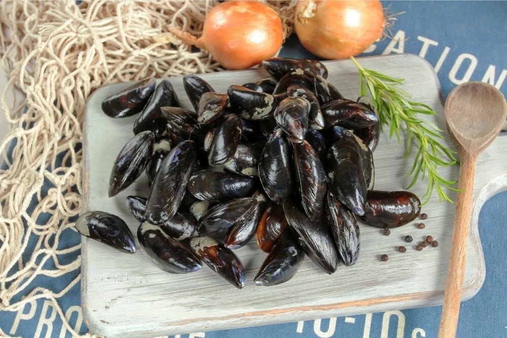 How Long Do Raw (And Cooked) Mussels Last In The Fridge Or Freezer