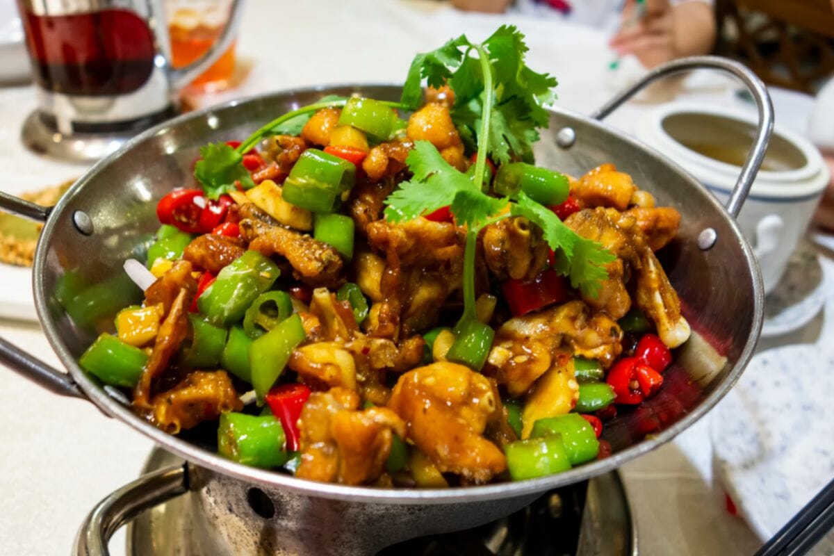 How Are Szechuan Chicken And Hunan Chicken Different