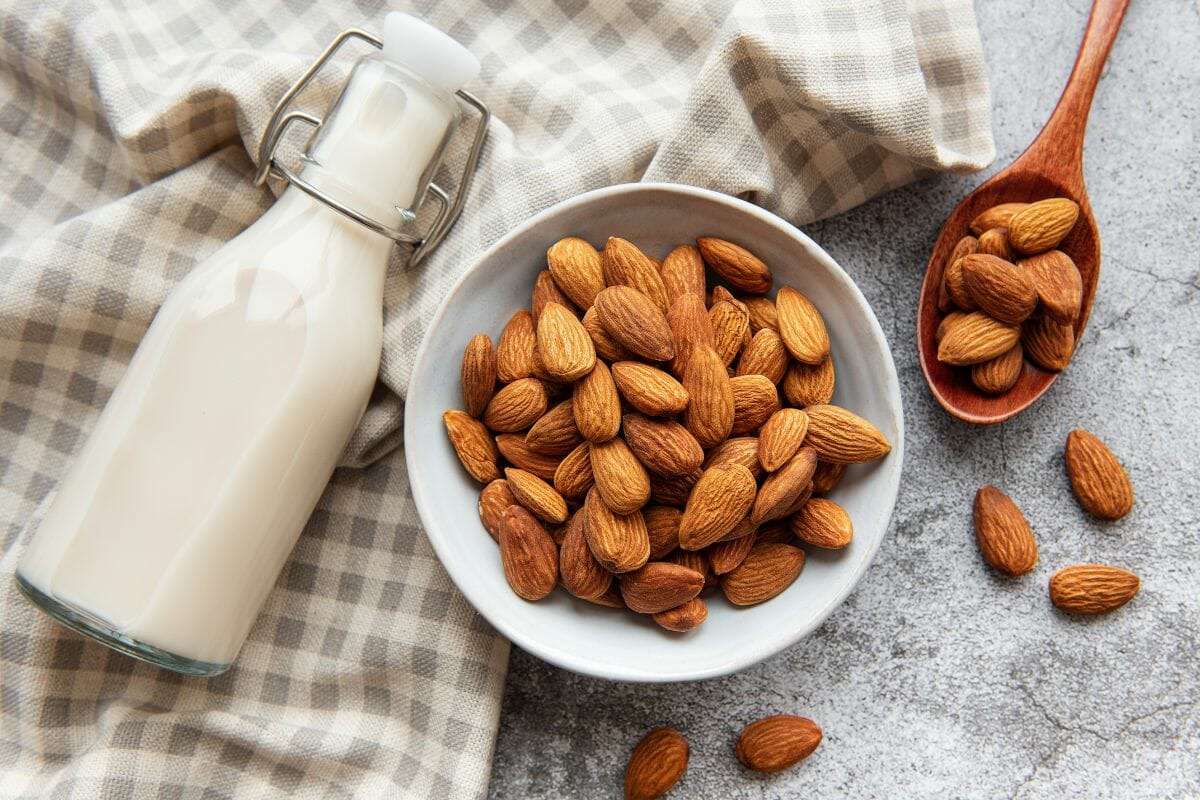 How To Warm Almond Milk In A Microwave - What You Need To Know (1)